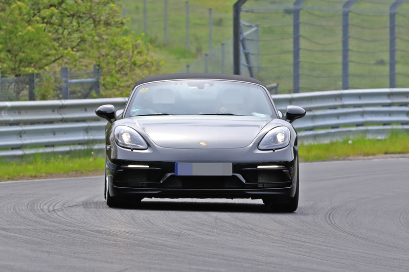 Illustration for article titled Six Cylinder Porsche 718 Boxster and Cayman Touring Models Spied Testing